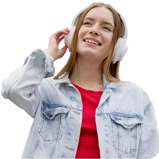 Девушка в наушниках