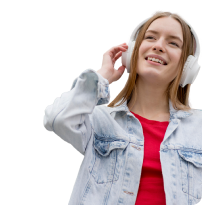 Девушка в наушниках