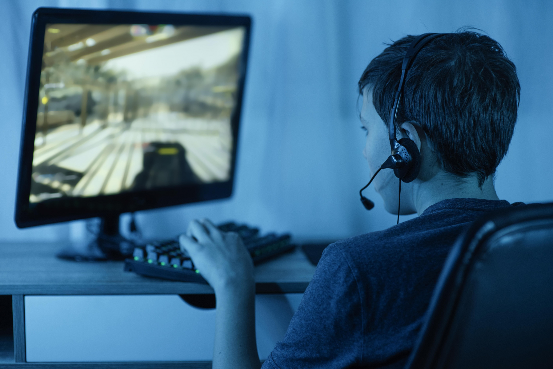 young-boy-playing-computer.jpg