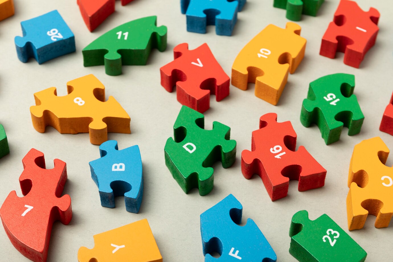high-angle-memory-concept-with-puzzle_23-2149320955.jpg