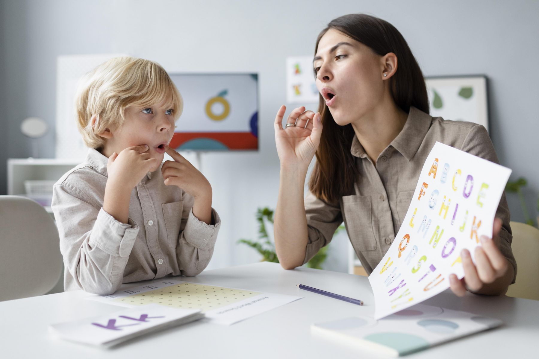 woman-doing-speech-therapy-with-a-little-blonde-boy.jpg woman-doing-speech-therapy-with-a-little-blonde-boy.jpg