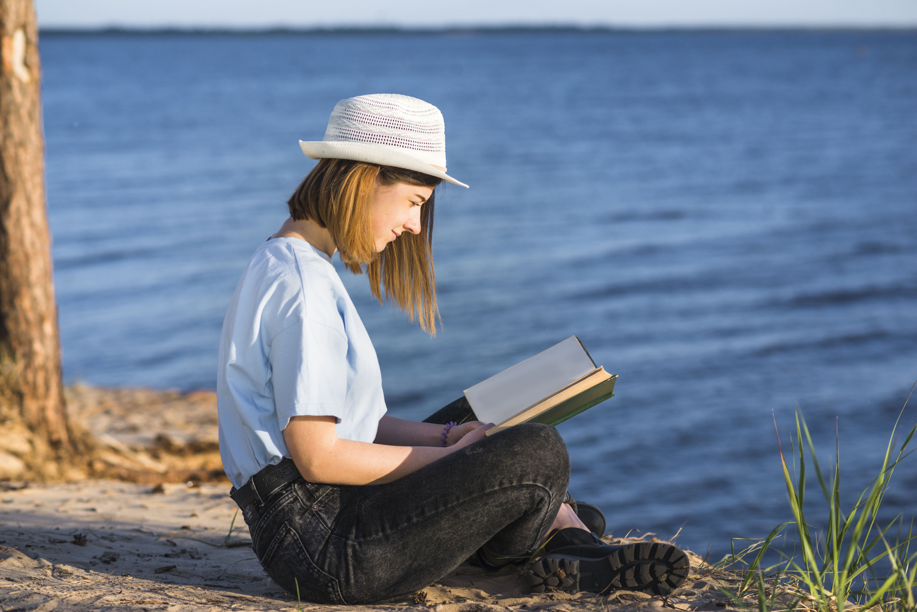 woman-hat-reading-near-sea.jpg