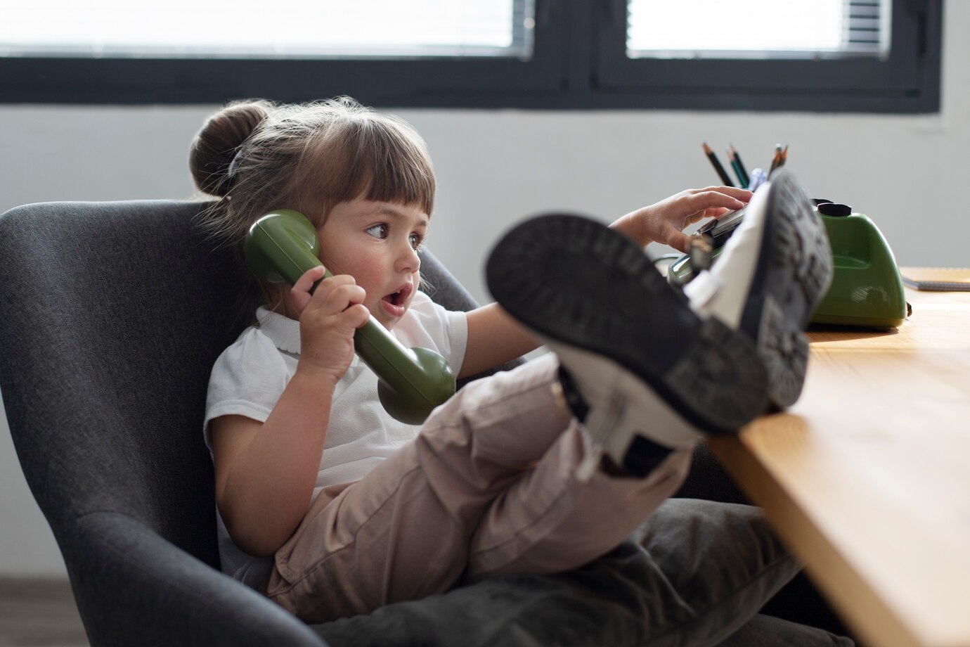 portrait_of_cute_girl_using_rotary_phone_at_her_office_desk_23_2149448631.jpg