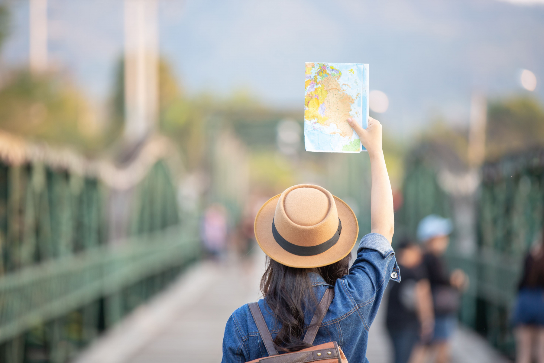 female-tourists-hand-have-happy-travel-map.jpg female-tourists-hand-have-happy-travel-map.jpg
