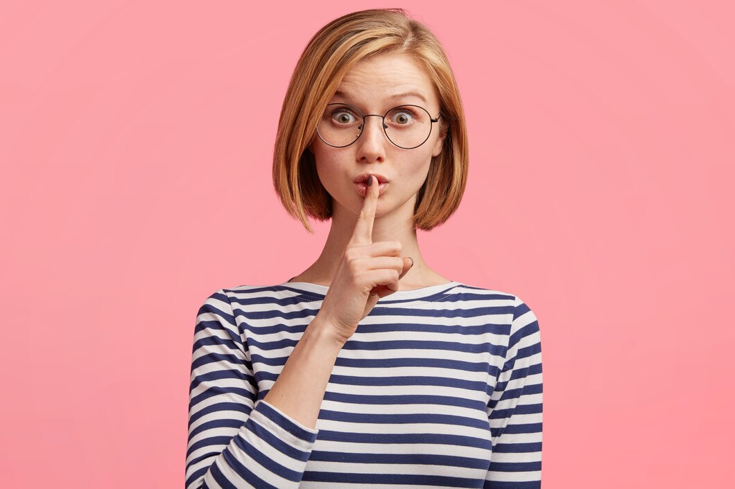 blonde-woman-with-round-glasses-and-striped-blouse_273609-9842.jpg